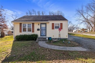 416 E 2nd St, Cameron, MO 64429