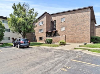 650 Perrie Dr Unit 303, Elk Grove Village, IL 60007