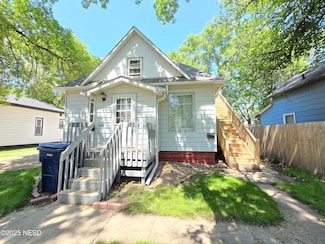 721 E Kemp Ave, Watertown, SD 57201