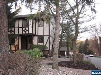 208 Mark Twain Way, Mahwah, NJ 07430