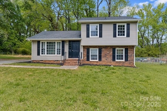 6443 Eaglecrest Rd, Charlotte, NC 28212