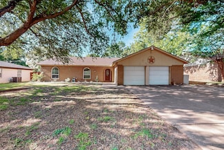 836 Springdale Rd, Bedford, TX 76021