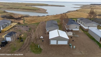 6237 4th St NW, Beulah, ND 58523