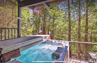384 Primrose Cir, Lake Arrowhead, CA 92352