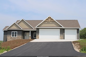 W4241 Hilltop Dr, Fond Du Lac, WI 54937