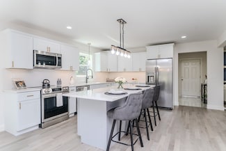 137 Thompson St, Palmer, MA 01069