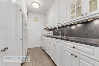245 E 54th St Unit 22A, New York, NY 10022