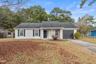 121 Hunting Green Dr, Jacksonville, NC 28546
