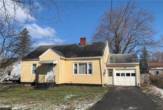 206 Hoover Dr, Syracuse, NY 13205