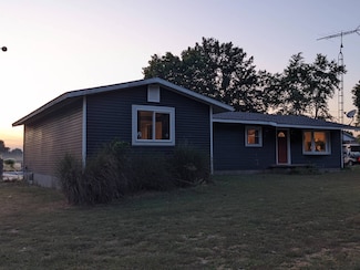 421 S Pike St, Palestine, IL 62451