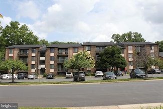 9730 Kingsbridge Dr Unit 204, Fairfax, VA 22031