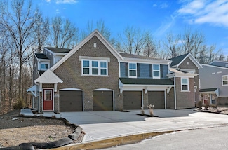 201 Parkview Ln, Miami Township, OH 45150