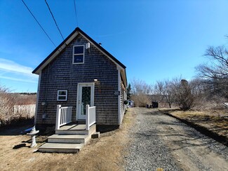 16 Glenwood Ave, Rockland, ME 04841
