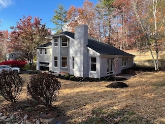 205 MacKle Point Unit Point, Lewisburg, WV 24901