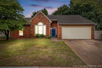 4908 S Redbud Ave, Broken Arrow, OK 74011