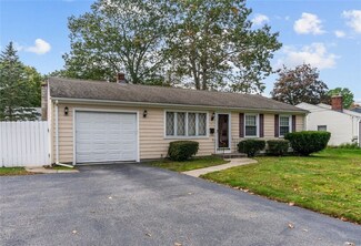 31 Fenwick Rd, Riverside, RI 02915