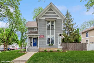 523 Spruce St, Aurora, IL 60506