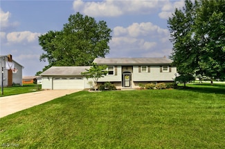 9863 Deltona Dr, New Middletown, OH 44442