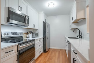 11 Bartemus Trail Unit 207, Nashua, NH 03063