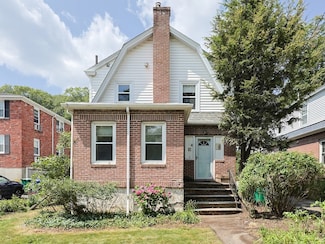 29 Margaret Rd, Newton Highlands, MA 02461