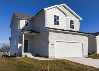 4304 Grover Woods Ln, Des Moines, IA 50317