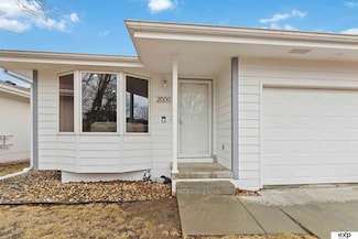 2000 NW 54th St, Lincoln, NE 68528