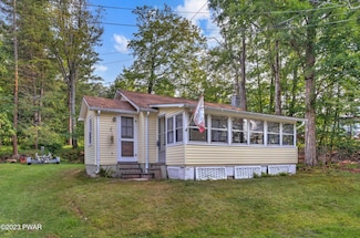 112 Courtney Ln, Greentown, PA 18426