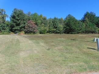 19 Riverview Dr, Sheffield, AL 35660