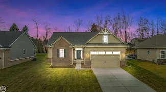 7982 Jordan Dr, Waterford, MI 48327