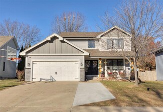 15365 Ridgeview Dr, Clive, IA 50325
