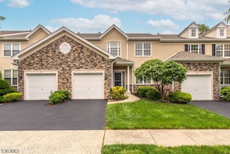 15 Fernwood Ct, Whitehouse Station, NJ 08889