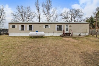 2593 W Meadow Ln, Rothbury, MI 49452