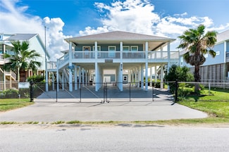 876 S Kahla Dr, Crystal Beach, TX 77650