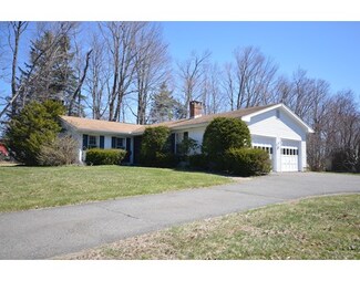17 Old Rd N, Worthington, MA 01098