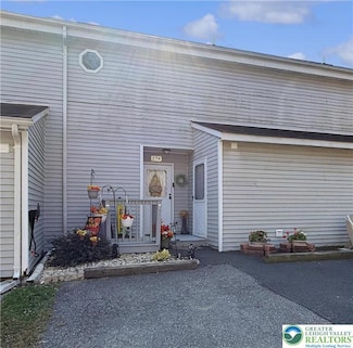 274 Nittany Ct, Mount Pocono, PA 18344