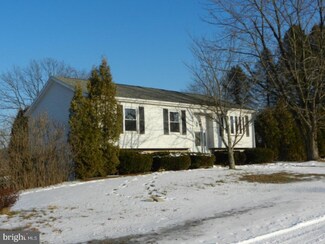 21 Phaons Rd, Pine Grove, PA 17963