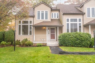 73 Willow Pond Dr, Rockland, MA 02370