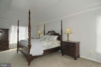 8204 Westwood Mews Ct, Vienna, VA 22182