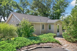 6 Deer Trail N, Greenwood Lake, NY 10925