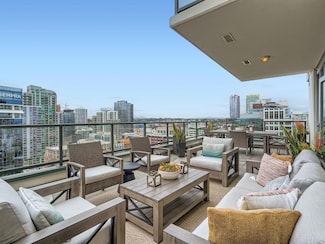 325 7th Ave Unit 2101, San Diego, CA 92101