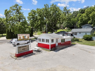 1204 N Cody Rd, Le Claire, IA 52753