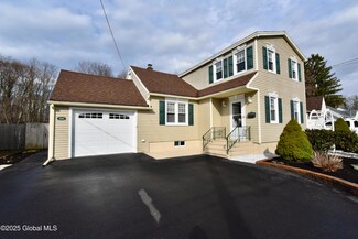 1042 Eugene Dr, Schenectady, NY 12303