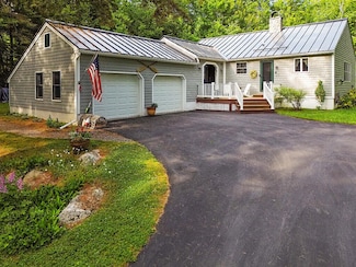 1 Castle View Ln, Belgrade, ME 04917