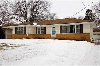 4024 Manor Ln, Des Moines, IA 50310
