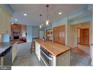 7 Myers Ln, Stockton, NJ 08559