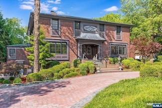241 Lyncrest Rd, Englewood Cliffs, NJ 07632