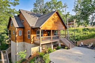 3008 Cloudburst Dr, Sevierville, TN 37862