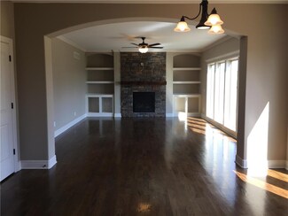 527 NW 110th Terrace, Kansas City, MO 64155