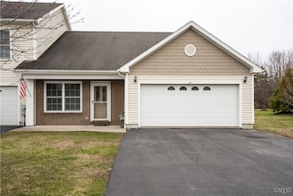 211 Edmund St, Sackets Harbor, NY 13685