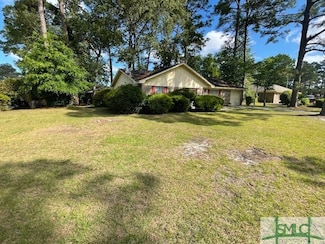 111 S Robinhood Dr, Savannah, GA 31406
